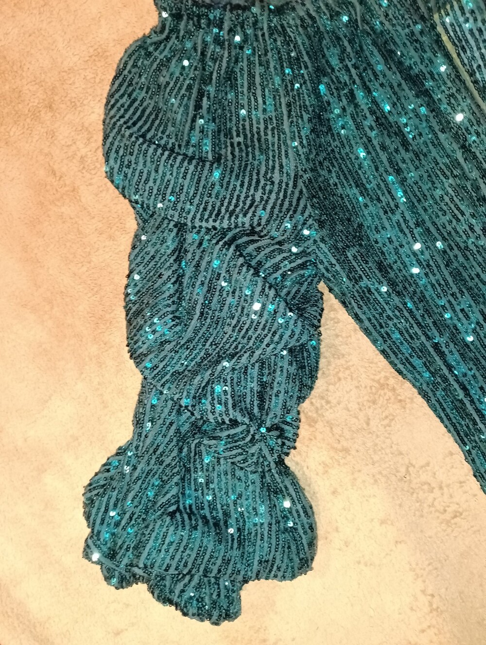 NWT. CeCe Emerald Sequin Off-Shoulder Ruffle Sleeve Top - Picture 5 of 6